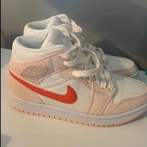 Nike Air Jordan Woman Corduroy size 6.5